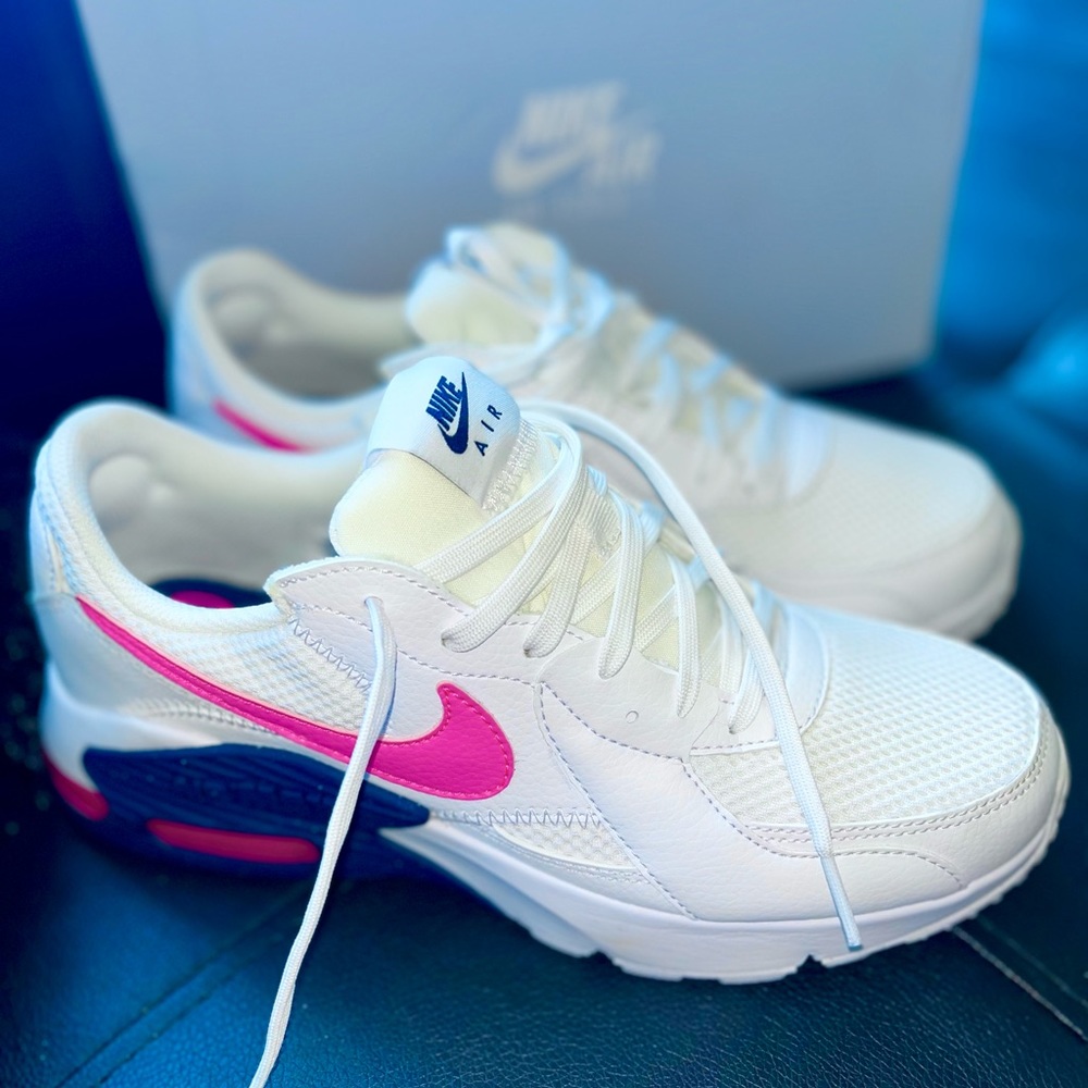 Brand new never worn Airmax Nike